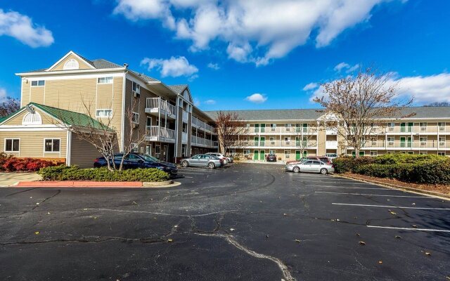 HomeTowne Studios by Red Roof Atlanta - Chamblee