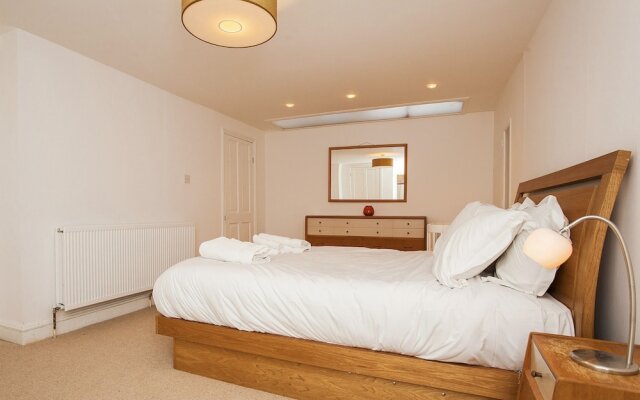 Modern 2 Bed Garden Flat, St Johns Wood