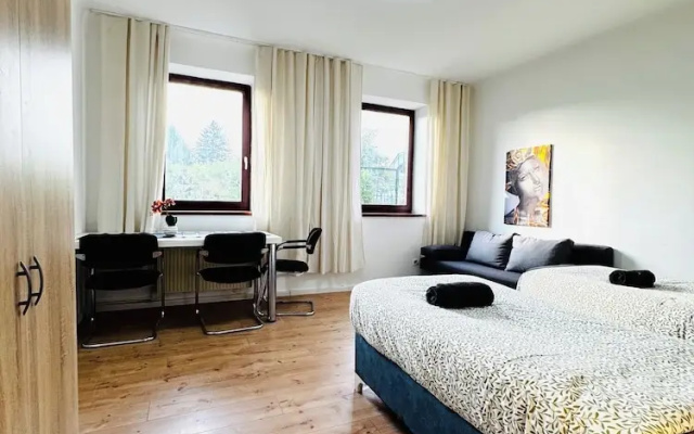 Spacious Budget Home Garden Stay