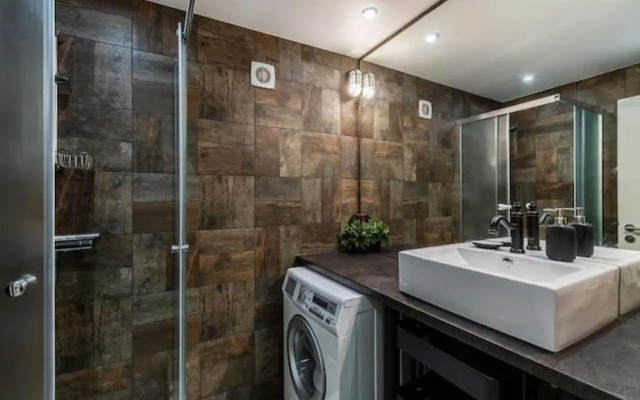 Very stylish and central AC apartment