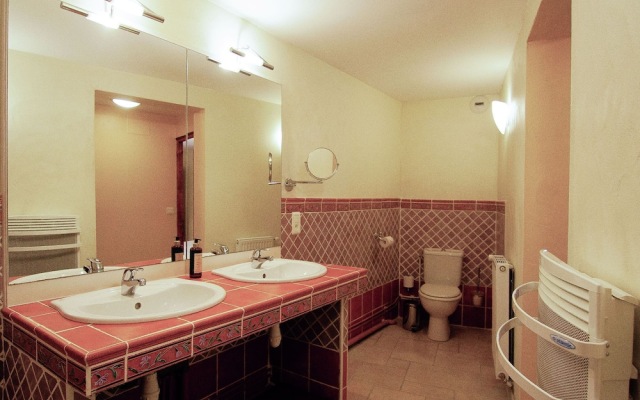 Luxury Apartment With Terrace, Sauna, Tennis, and Heated Pool