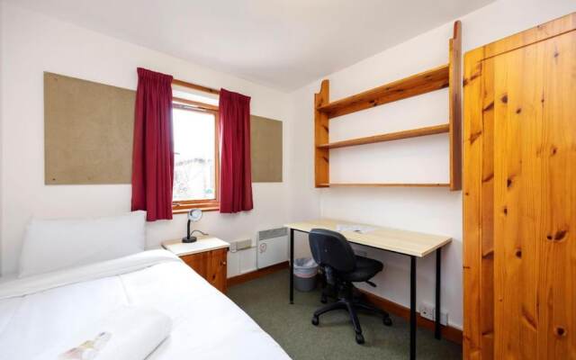 Comfortable rooms at Crescent Hall-OXFORD - Campus Accommodation