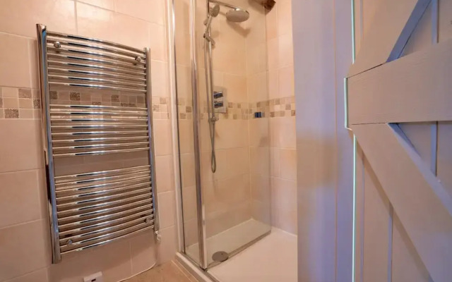 Barn in Peak District with Countryside Views