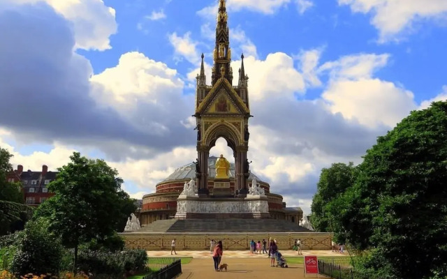 On a West London Avenue