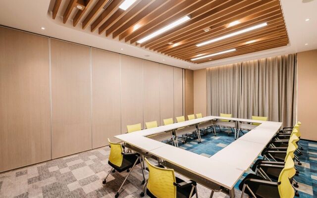 Holiday Inn Express Taizhou Cmc