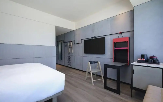 Moxy Ningbo Old Bund