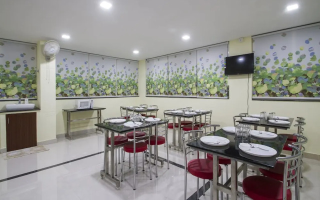 OYO 9968 Srirama Hotels, Kondapur