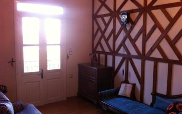 1911 Poros Country Retreat