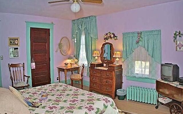 The Homespun Country Inn