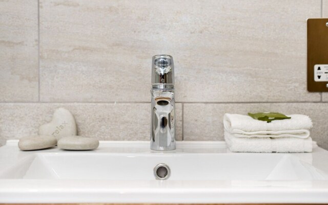 Stylish & Chic 1BR apartment in Harrow