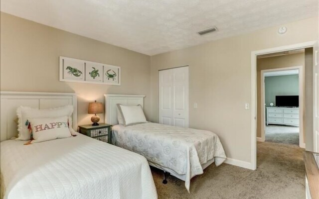 Fernandina Shores Condo with Private Balcony and Access to Pool by RedAwning