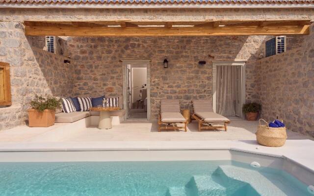 Mandraki Beach Resort
