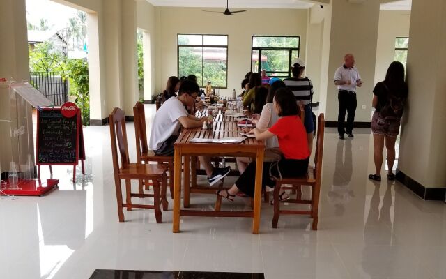 Blue Diamond Guest House - Hostel