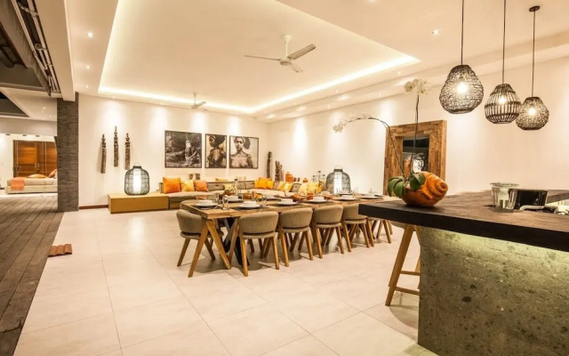 Stunning 6 Bedroom Villa Only 400m to the Beach