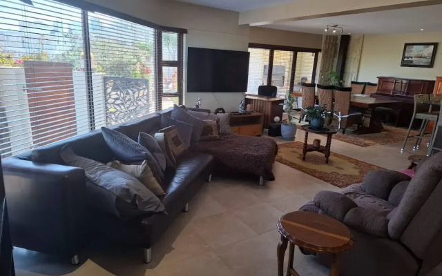 Whispering Waves - Serene Langebaan Getaway With Breathtaking Views