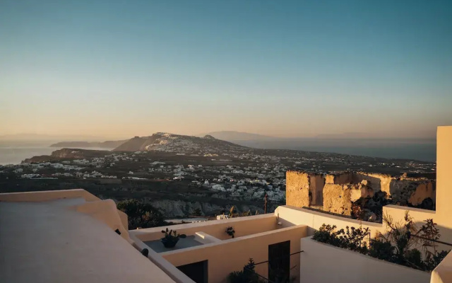 Aethra Cave Suites