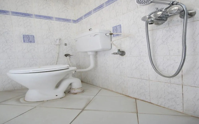 SR Legend Inn by OYO Rooms