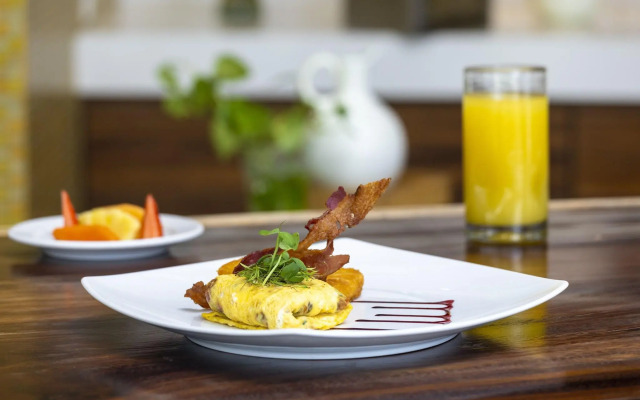 Courtyard By Marriott Cancun Airport