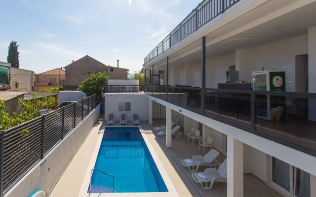 Room-all Saints Suites B&b Kastela