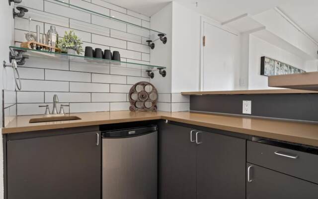 The Lost No Service Fees Penthouse Hot Tub