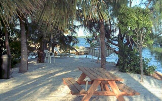 Tarpon Flats Inn & Marina