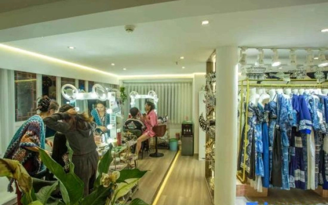 Xijiang Story Vacation Apartment (Xijiang Qianhu Miao Village No. 4 Wind and Rain Bridge)