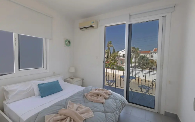 Villa Suri, Luxury Seafront Villa