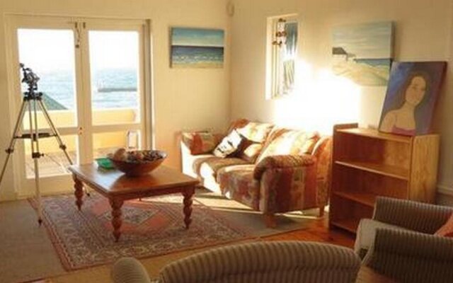 Kalk Bay Backpackers Lymehaven