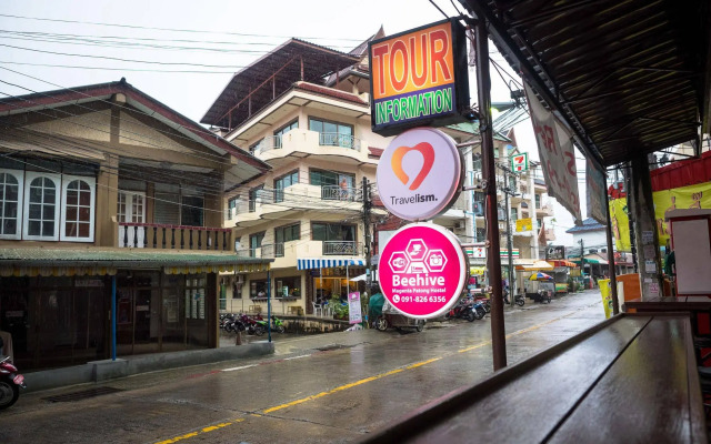 Beehive Magenta Patong Hostel