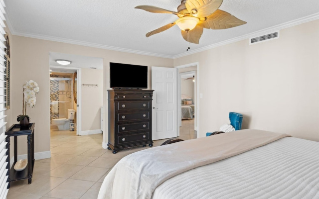Shoreline Towers 1086 3 Bedroom Condo