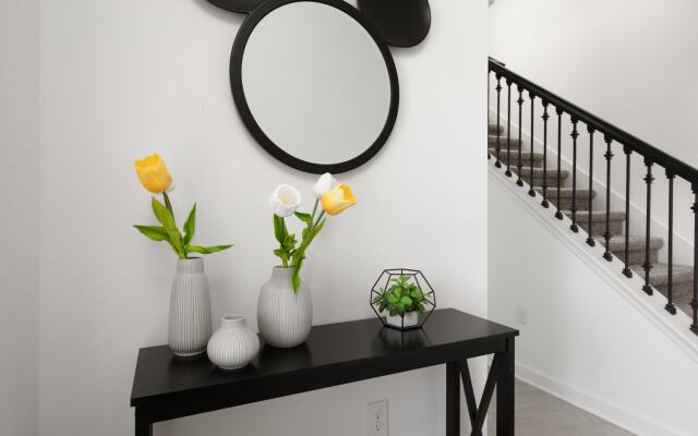 Chic townhouse with private pool near Disney