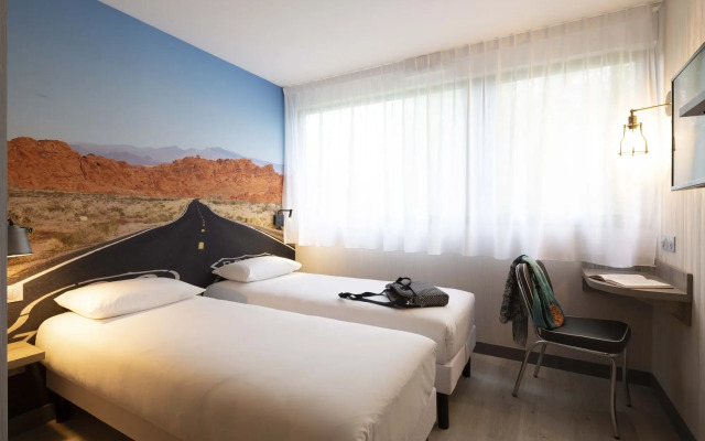 Break Hotel
