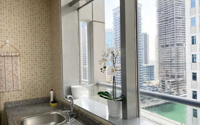Stunning 3BR Apt. with panoramic Marina views