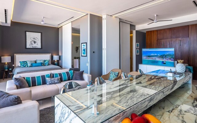 Pier 57-706 Spectacular Penthouse Romantic Zone Ocean Views