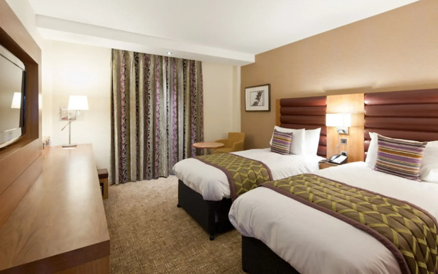 Drayton Manor Hotel
