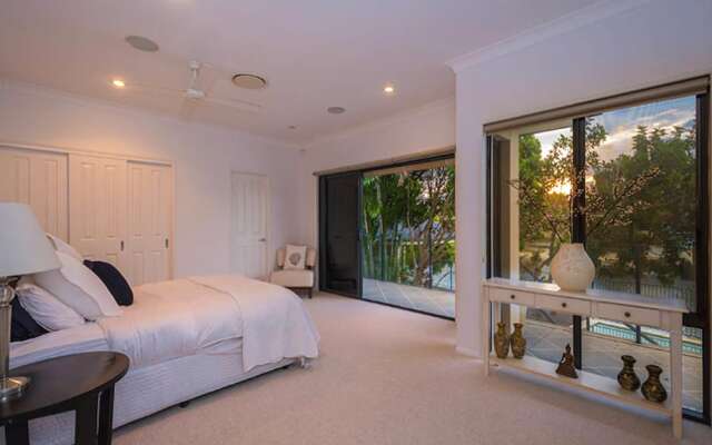 Maureen Waterfront Beach House