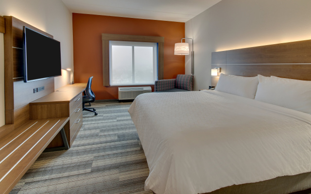 Holiday Inn Express & Suites Nashville Metrocenter Downtown by IHG