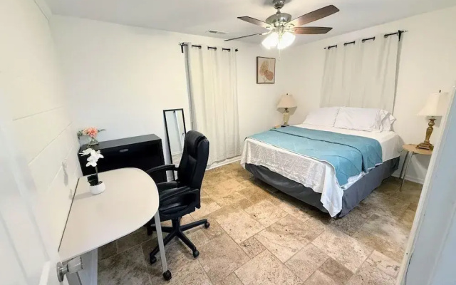 Renovated 2 Bedroom in Durham Superhost