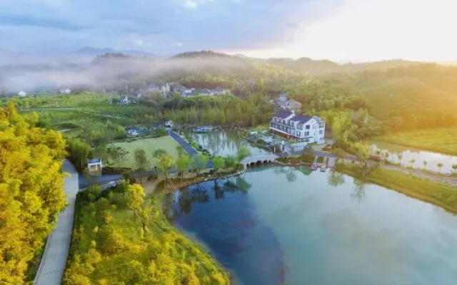 Anji Wild Luxury Vacation Villa by Wuli Lake