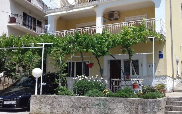 Spacious Apartment in Selce With Sea View