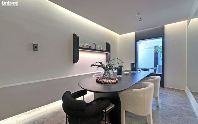 bnbmehomes -2BR with Cinema Room- R42B4