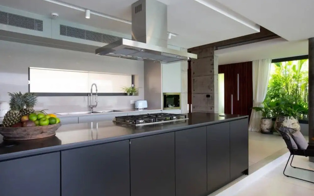 Muscat 3-bedroom Villa With Beach Access