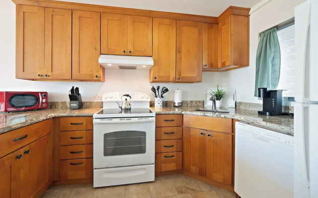 Kailua Village 307