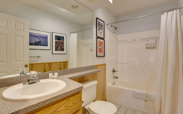 < 1 Mi to Camelback Resort: Home w/ Pool Table!