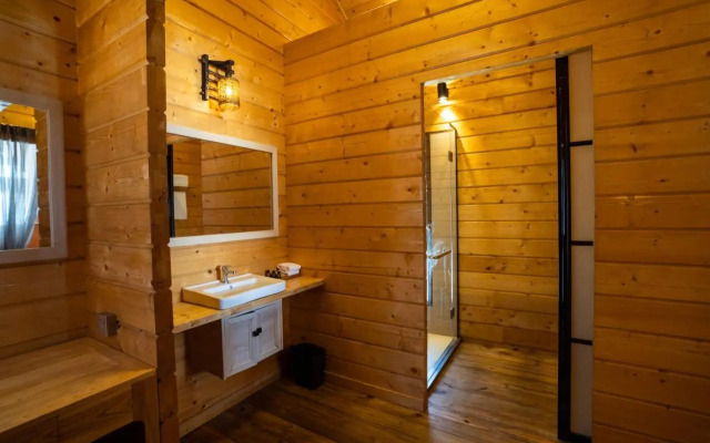 Mari Mari Backpackers Lodge, Mantanani Island