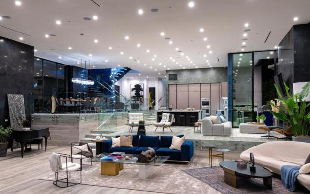 Sophisticated Modern Retreat in Bel Air