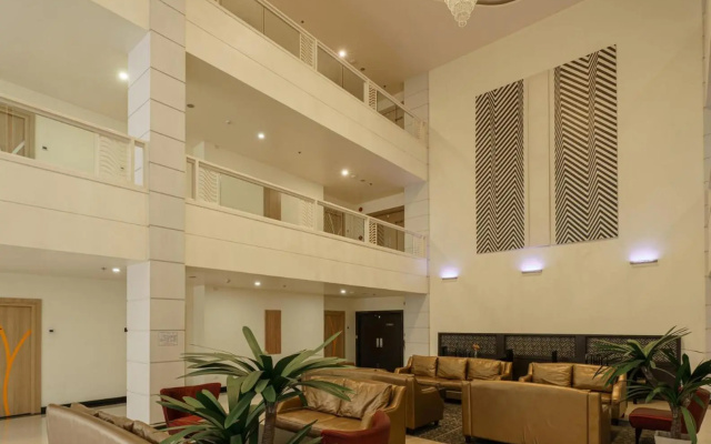 Jolly Suites Petkasem