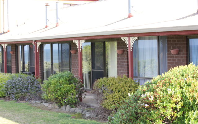 Skenes Creek Lodge Motel and Restaurant