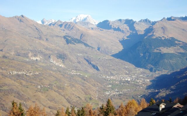 Studio in Montchavin, With Wonderful Mountain View, Furnished Garden a