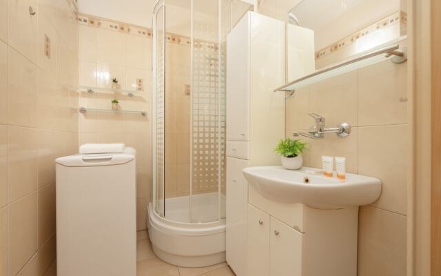 Apartment With Balcony for 2 by Renters